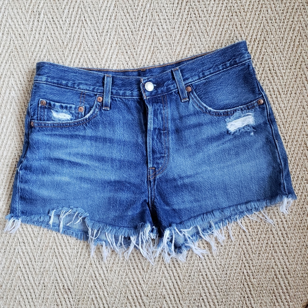 Levi's 501 Button fly Distressed Denim Shorts sz 28